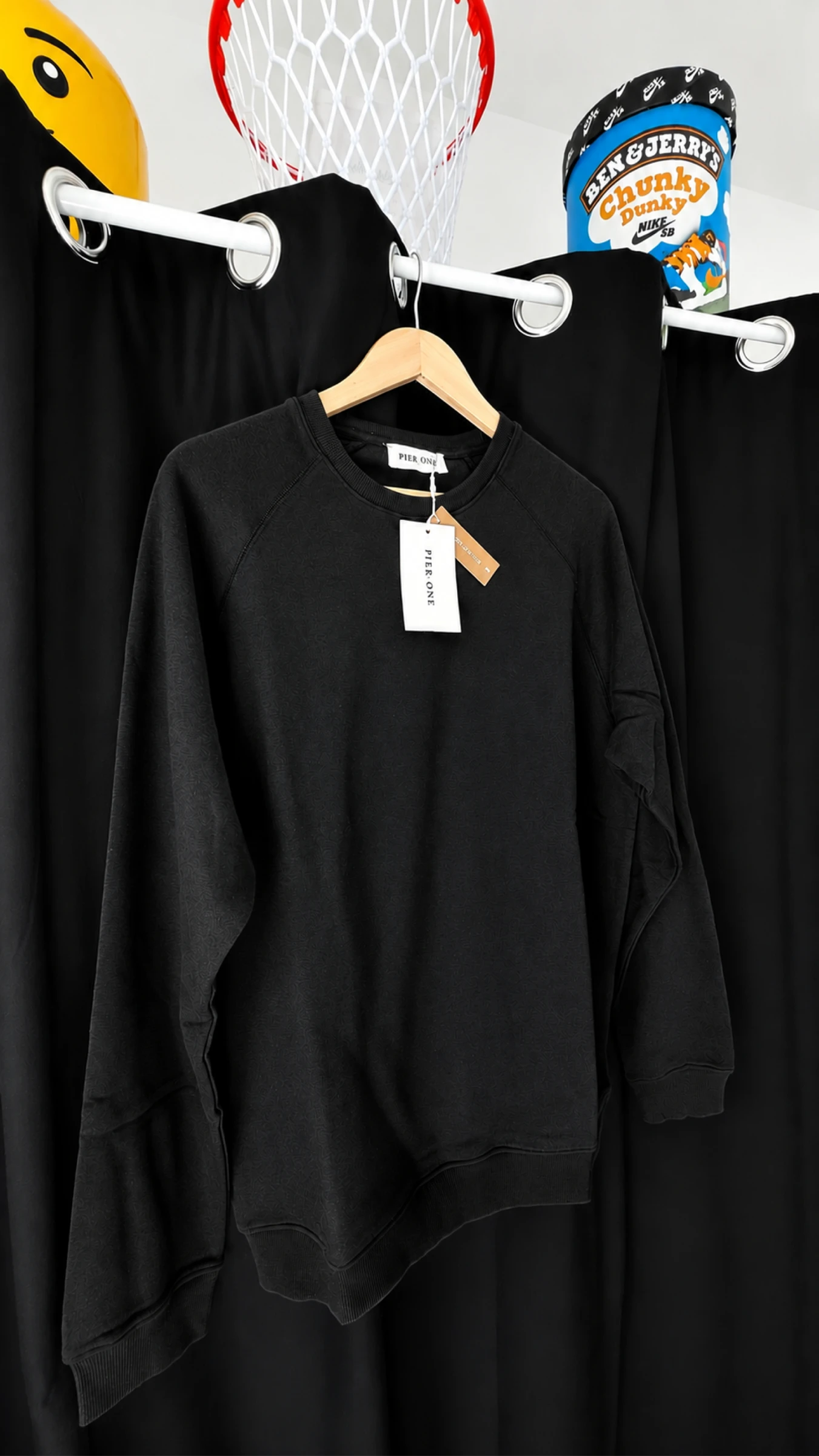 Sudadera de Cuello Redondo Negro para Hombre Simple y Premium – photo 2